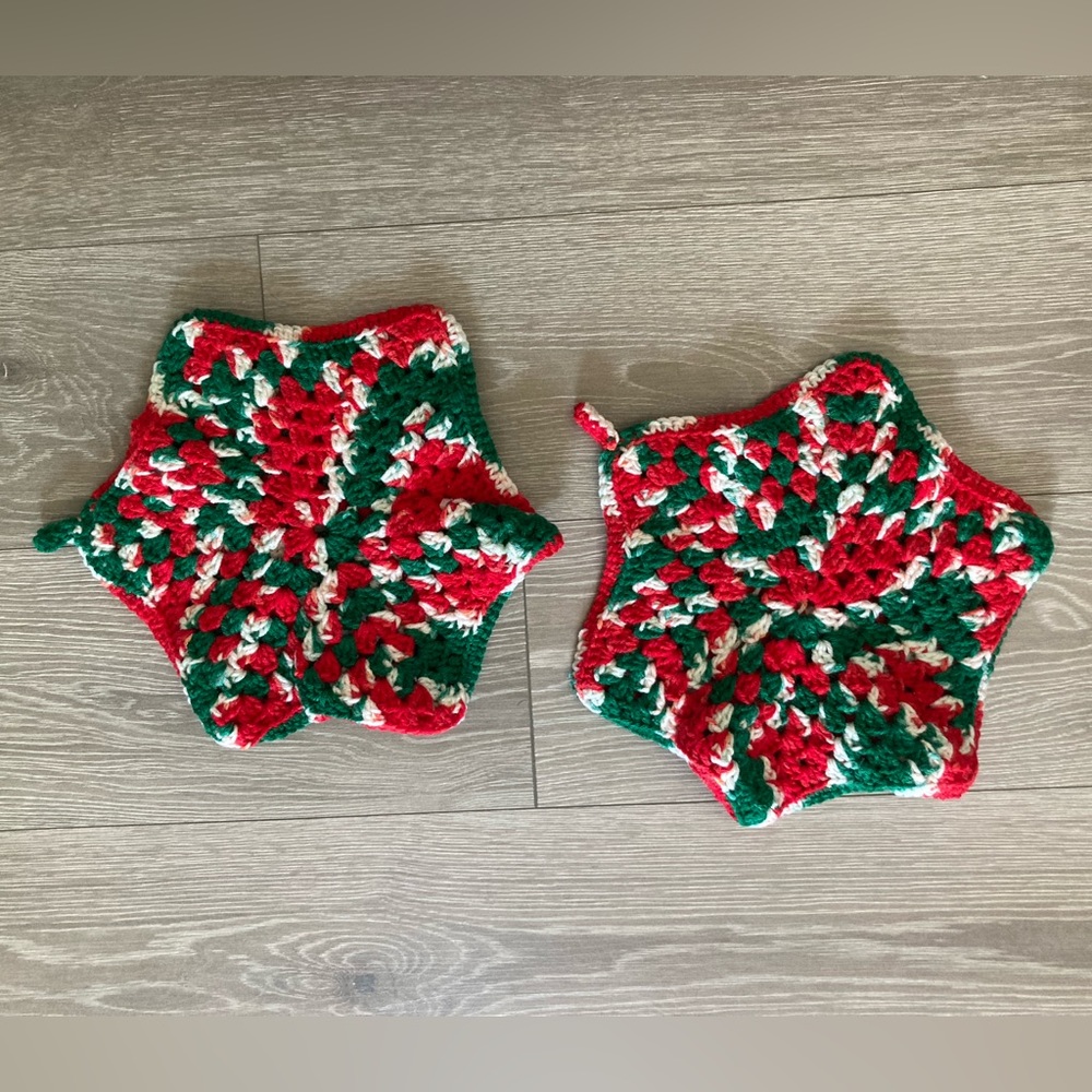 Set of 2 Christmas Colored Pot Holders with handles
